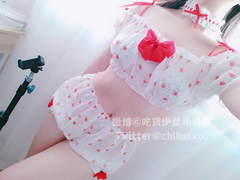 吃货少女希希酱 – 圣诞套 [19P+8V/432MB]