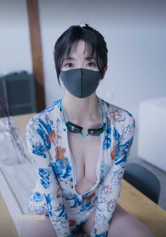 HongKongDoll 玩偶姐姐 冲浪少女的一天 [11P+1V/2.05G]