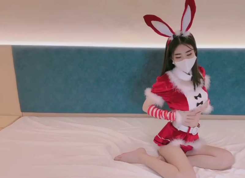 锅锅酱 圣诞节 [2V/242M]