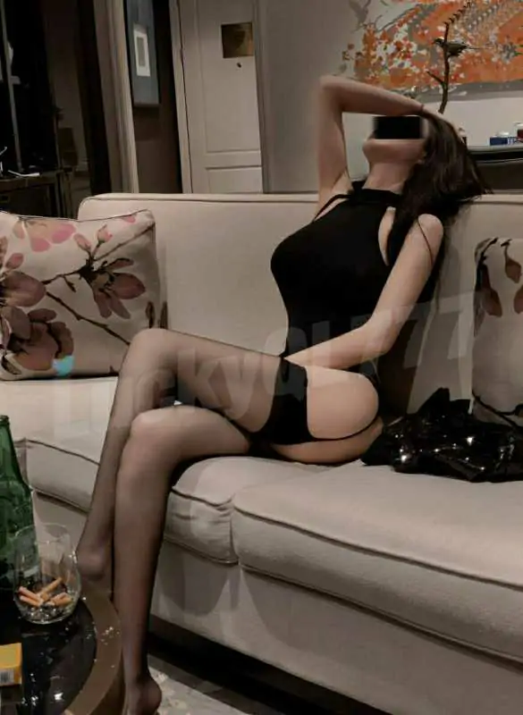 LuckyQL777 新作 34分钟 黄毛小哥跟绿帽老公 [1V/1.6G]