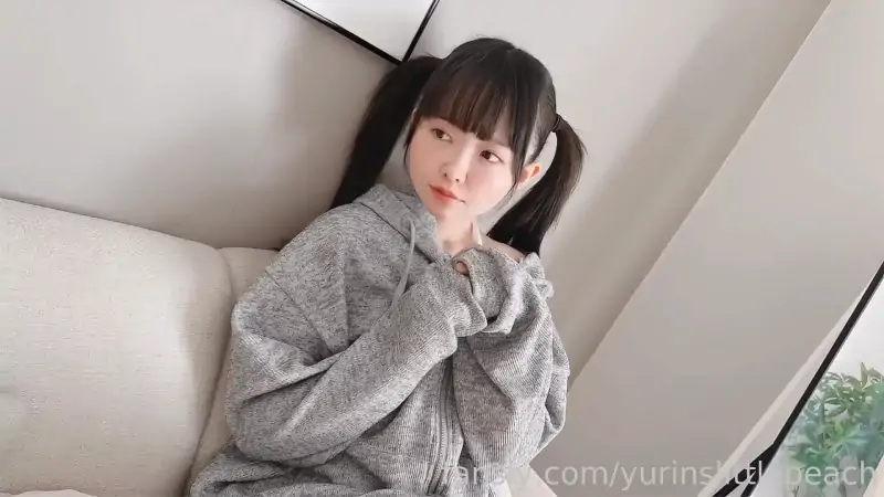 yurinslittlepeach – 新作 32分钟 Cos 蓝色条纹情趣泳装 [1V/763MB]