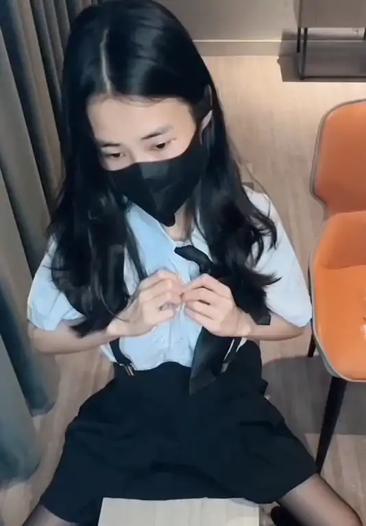 锅锅酱 – 新作 12分钟 黑丝小女友 [1V/260MB]