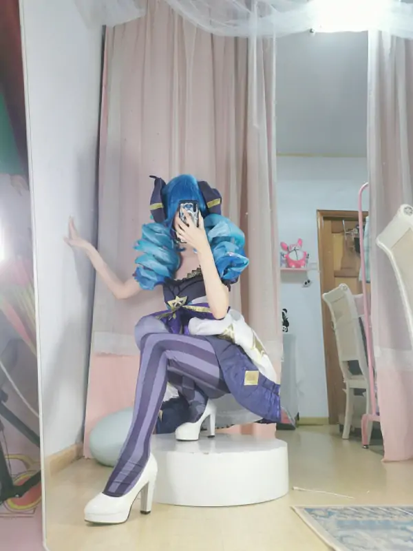 沐沐酱 – 新作 17分钟 Cos格温 [69P+5V/309MB]