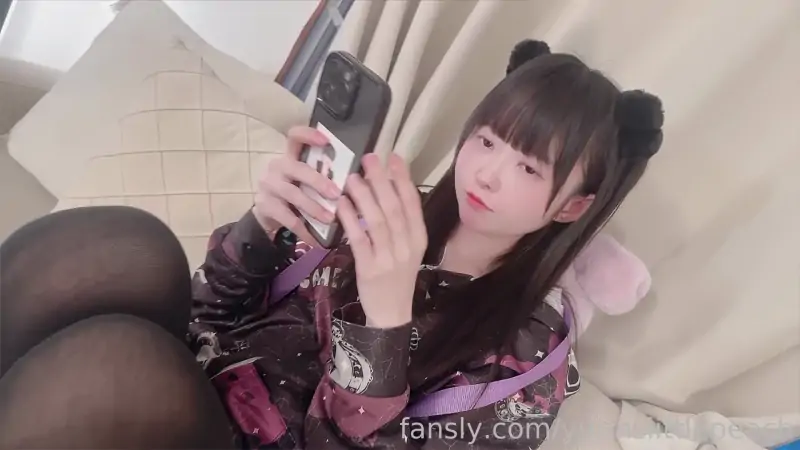 yurinslittlepeach – 新作 32分钟 书呆子女孩Yurins Little Peach [1V/865MB]