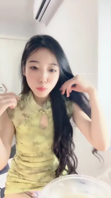 【丝丝 思思】极品大长腿至10月新合集第三弹 [13V/12.4G]