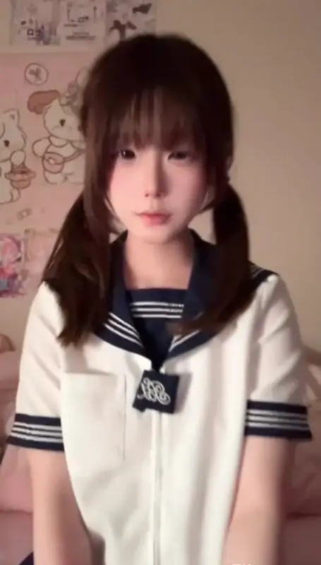 饱饱咪@OvOallen7 – 新作 8分钟 定制双马尾蓝色水手服 [2V/516MB]