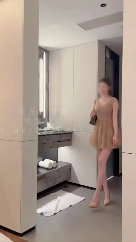 一只顶美 – 顶级雪肤反差妹子截至1月 高价付费合集 [50V/14.2G]