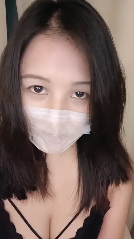 戴着墨镜的新人美女【一世花折颜】[3V/2G]