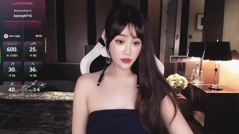 stripchat人气女神~【Aurora_-77】[6V/7.18G]