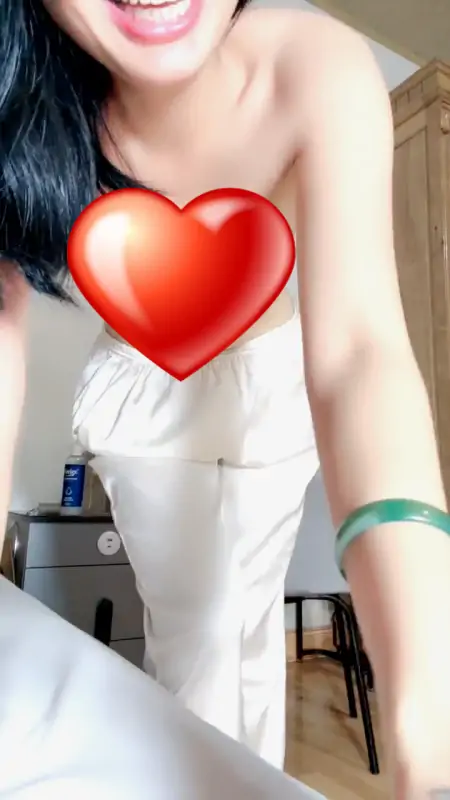 精选极品少妇【奶水少妇】~大哥刷礼物~展示特写~ [32V/6.22G]